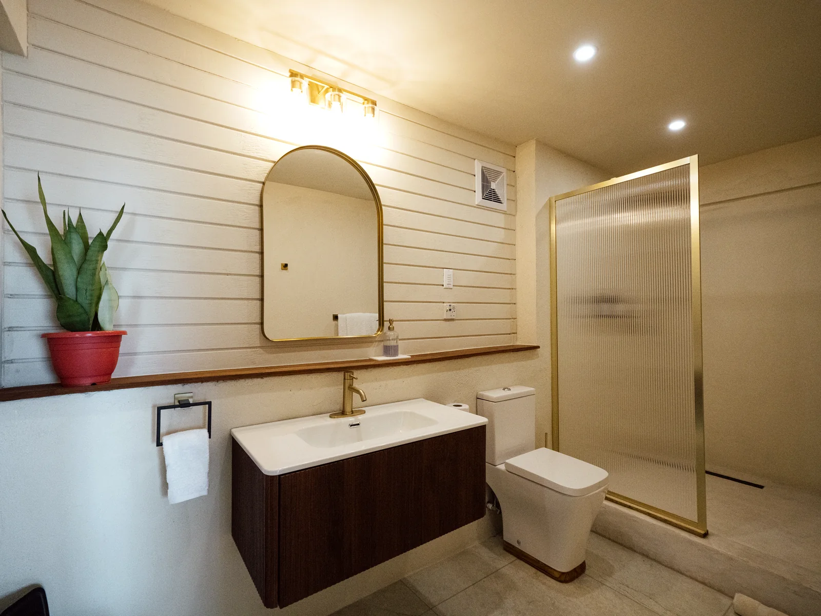 Walk-in bathroom in a private suite at Mer & Sel