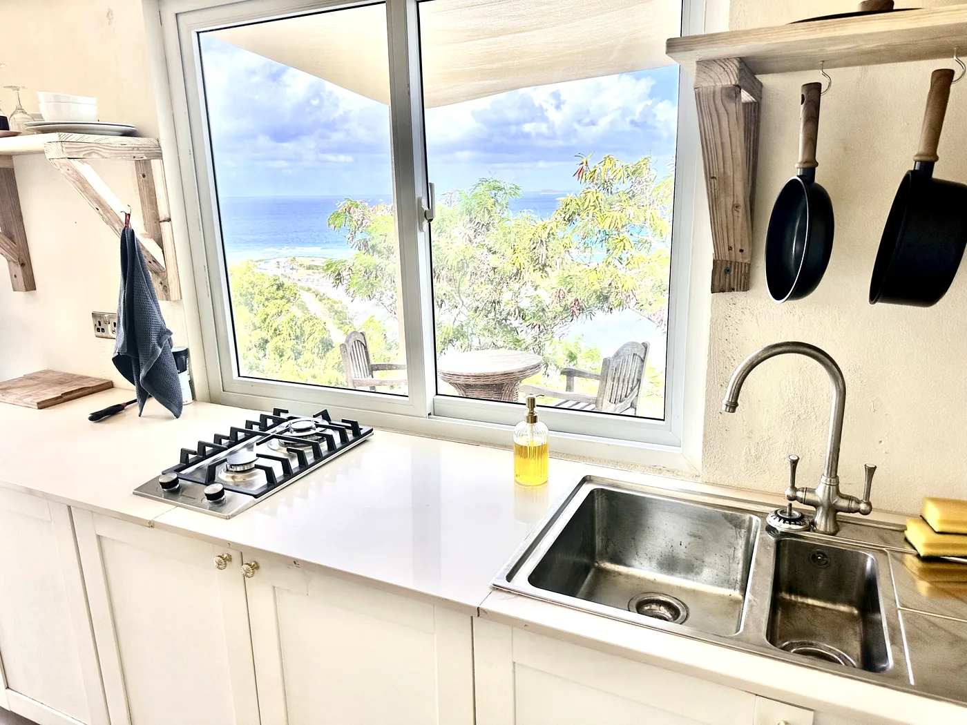 Small kitchen shared by the two downstairs private suites at Mer & Sel