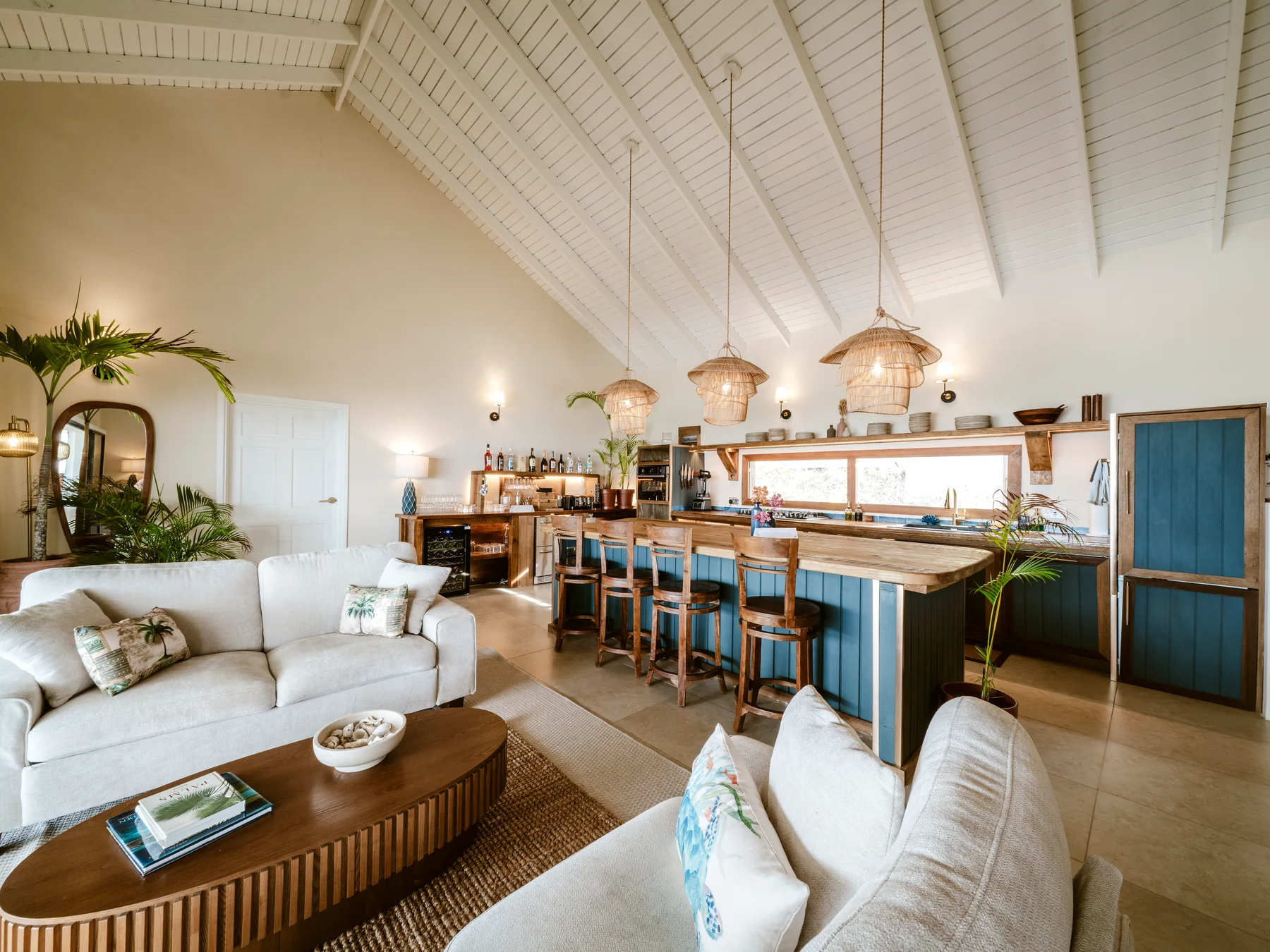 Outdoor lounge and villa patio at Mer & Sel on Union Island
